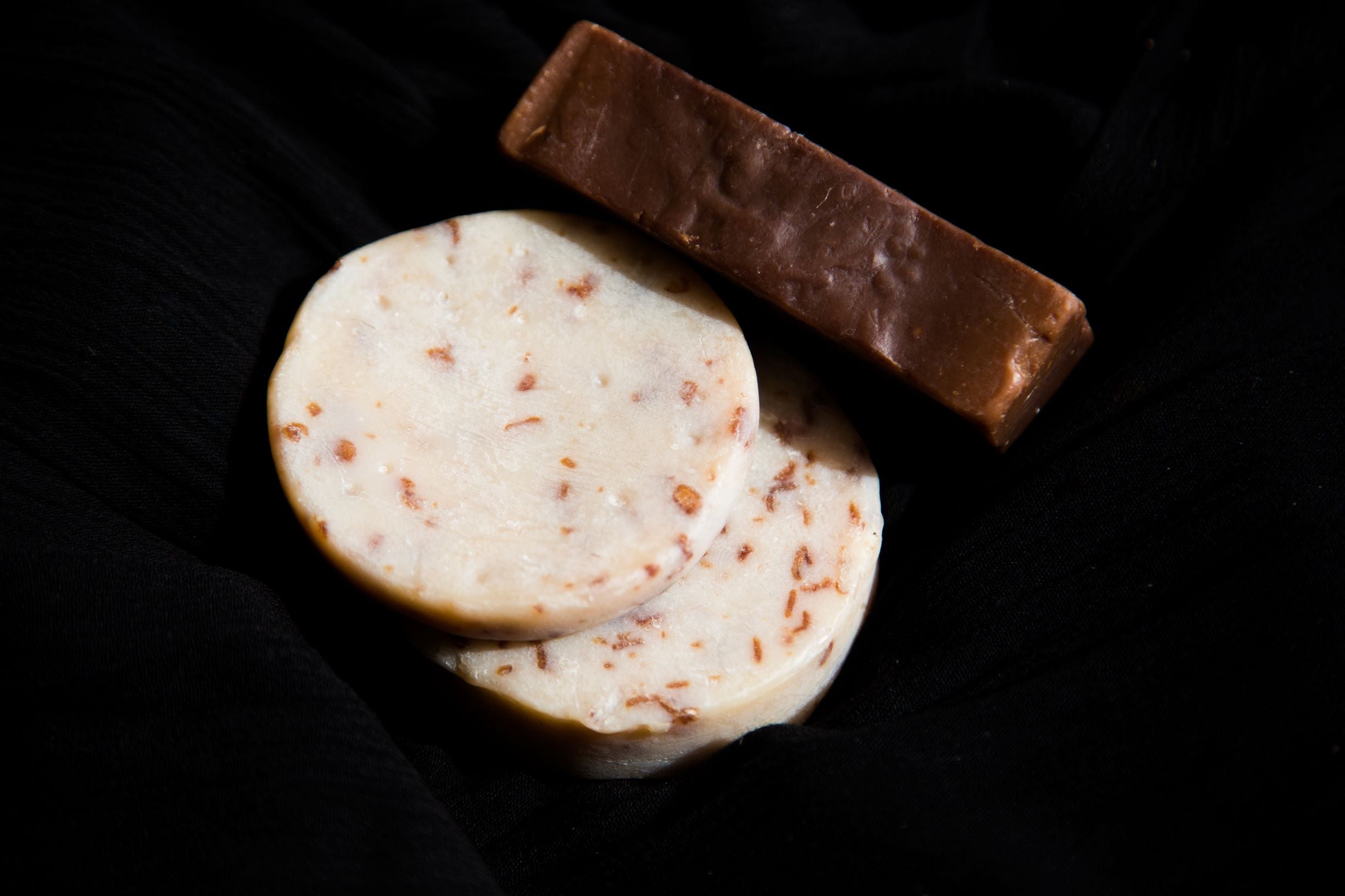 image of natural materials in shampoo